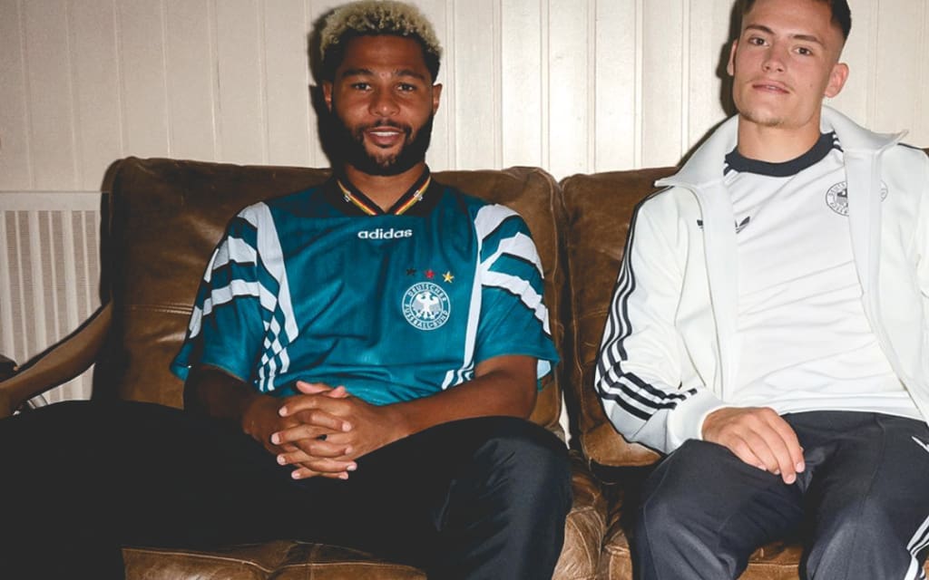 adidas laat iconische voetbalshirts stijlvolle comeback maken