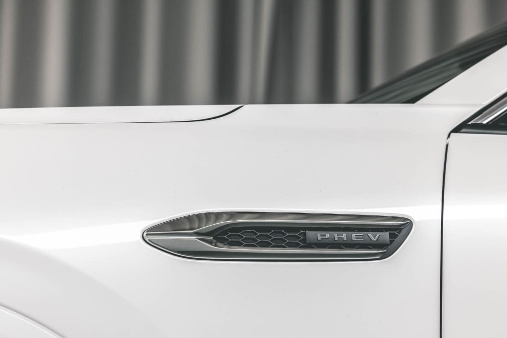 , Op zoek naar <strong>Mazda&#8217;s vakmanschap</strong> in de kunst van Japans messen slijpen