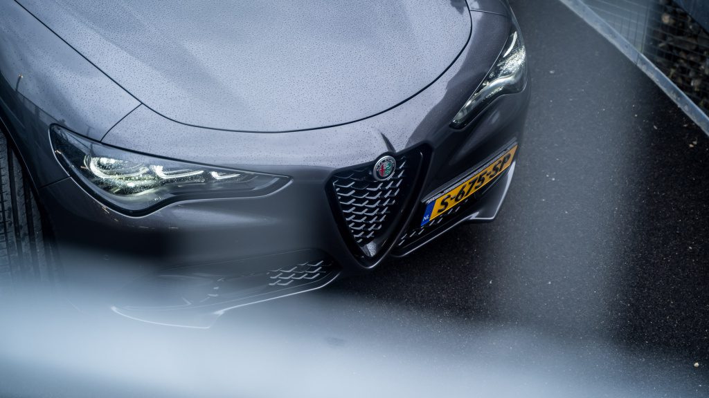Strak gesneden spierbundel: de Alfa Romeo Stelvio Veloce