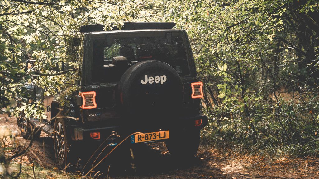 , De <strong>Jeep Wrangler</strong> 4xe Sahara vs. Rubicon