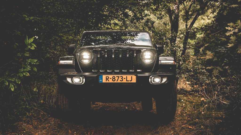 , De <strong>Jeep Wrangler</strong> 4xe Sahara vs. Rubicon
