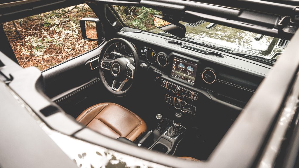 , De <strong>Jeep Wrangler</strong> 4xe Sahara vs. Rubicon