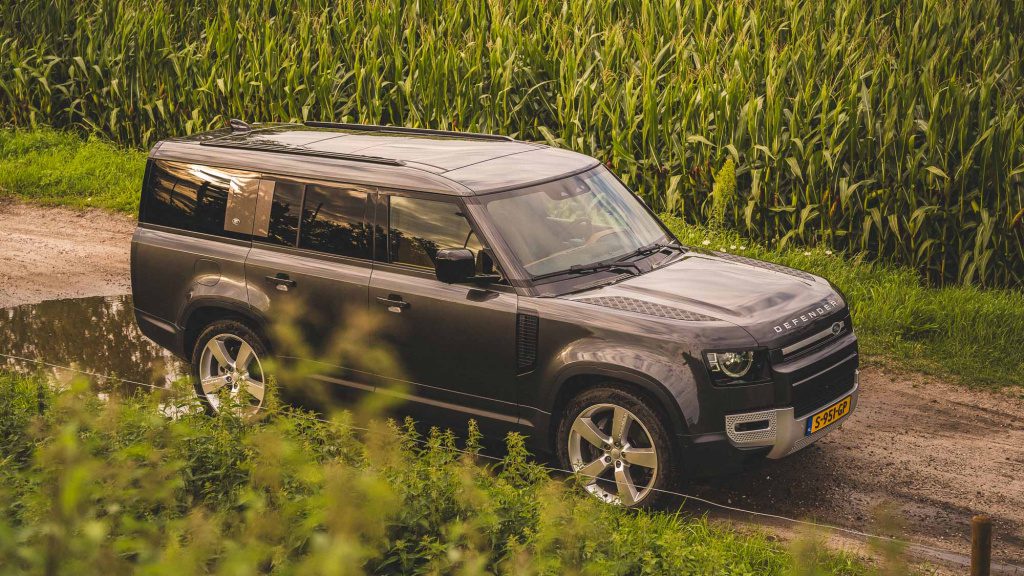 Wanted: parking spot voor de Land Rover Defender 130