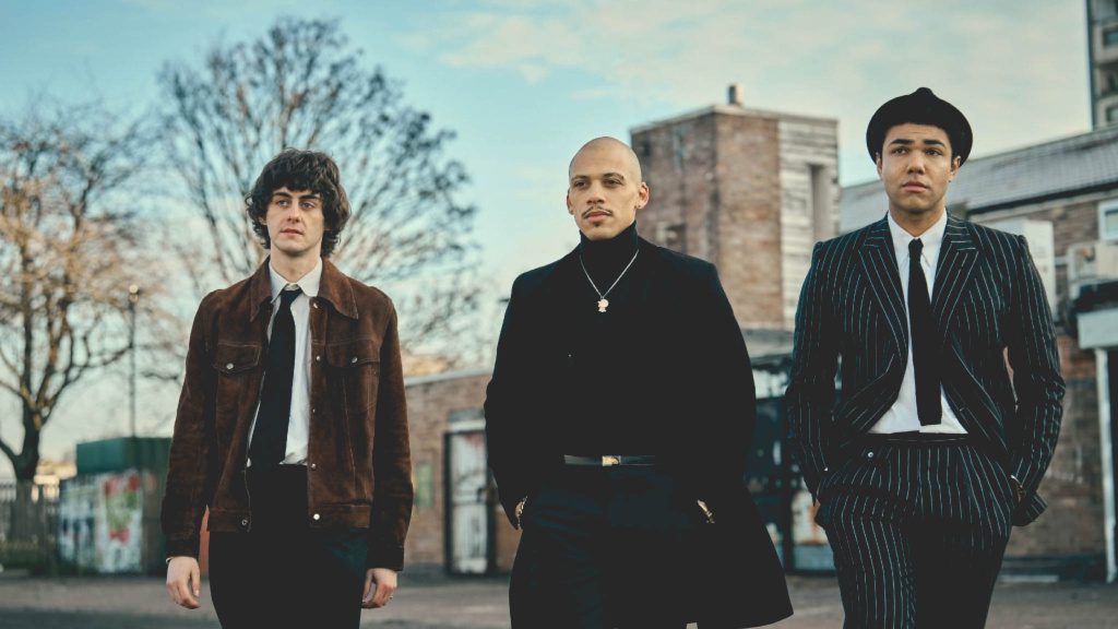 Snoeihard muziekschouwspel This Town van Peaky-regisseur heeft een trailer