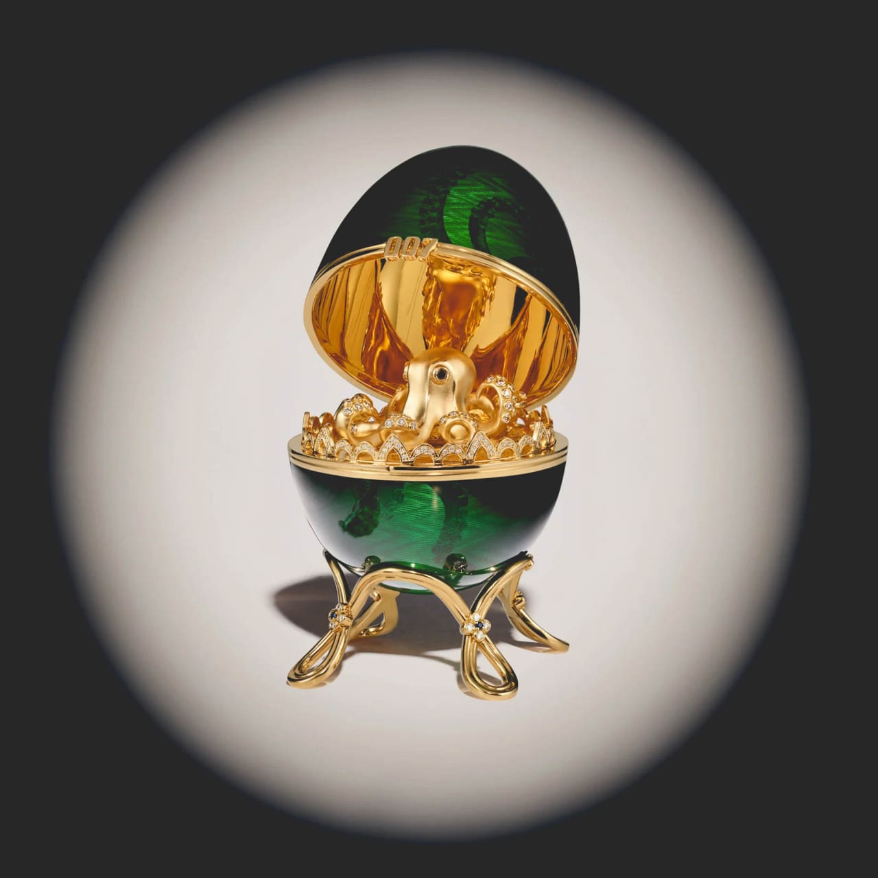 Fabergé 007, Het 007-ei van meer dan €135K: <strong>Octopussy Egg Objet</strong>