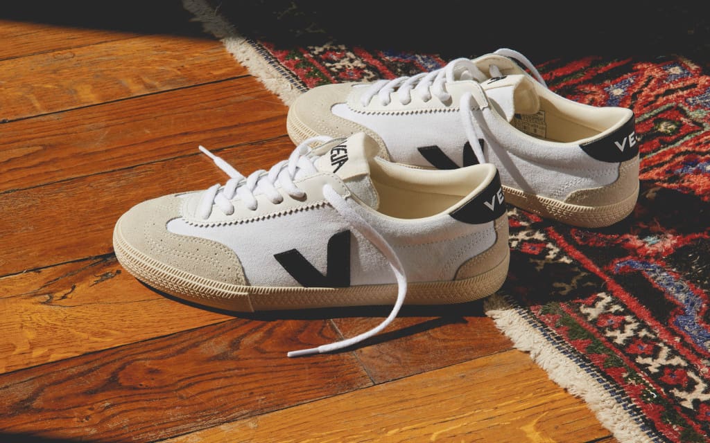 VEJA schiet Samba’s van de Braziliaanse sneakertroon met VOLLEY