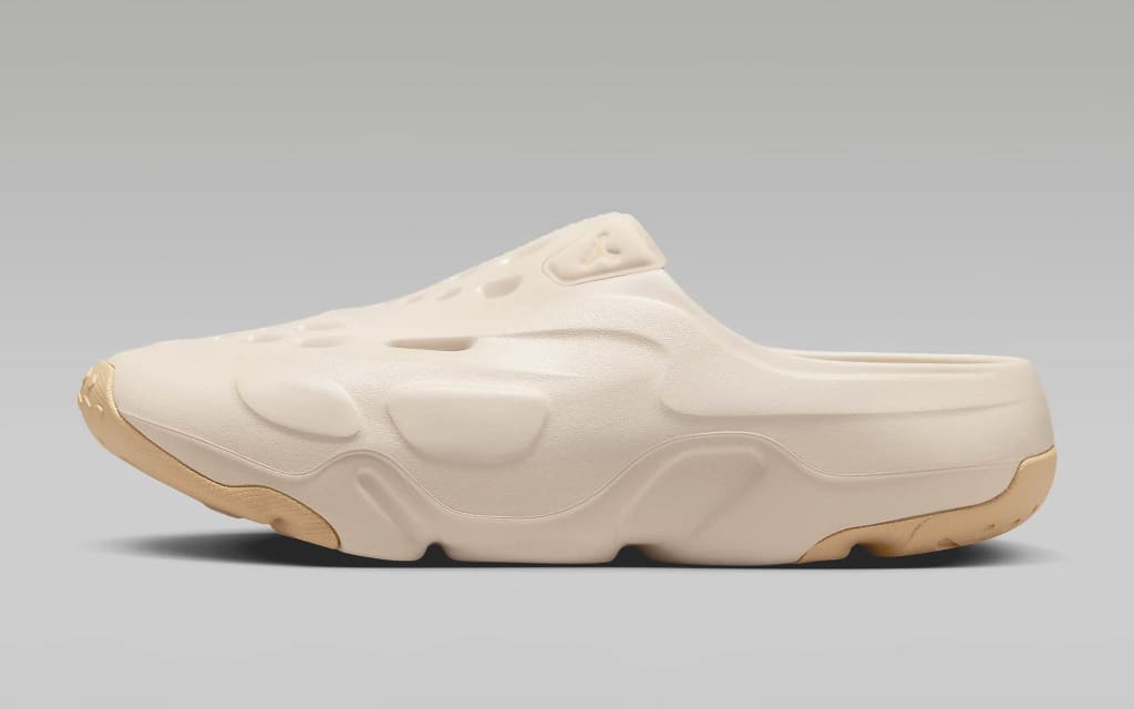 Jordan stapt ook in de foam-boot met Roam Slides