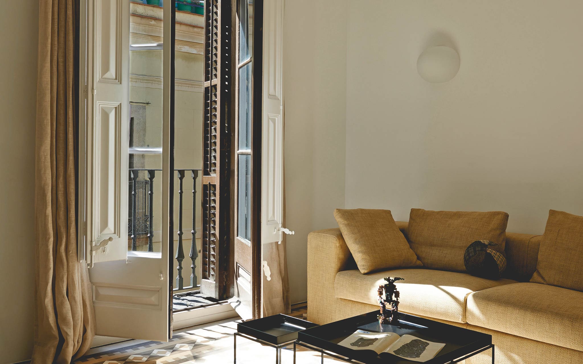 Co-woningmeester August lanceert sierlijke Grand Pied A Terre-collectie