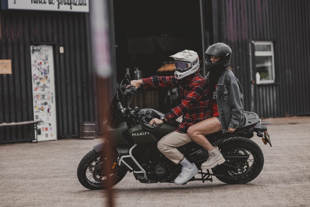 , Wat er gebeurt als je een <strong>covermodel in H-D Wear steekt</strong>