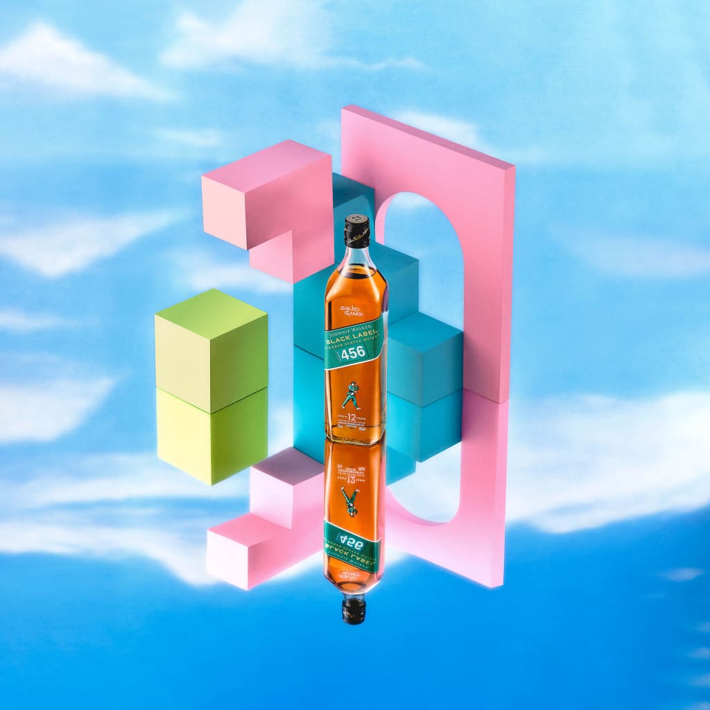 , Crush alle viewing party&#8217;s met de <strong>Limited Edition Johnnie Walker x Squid Game</strong>