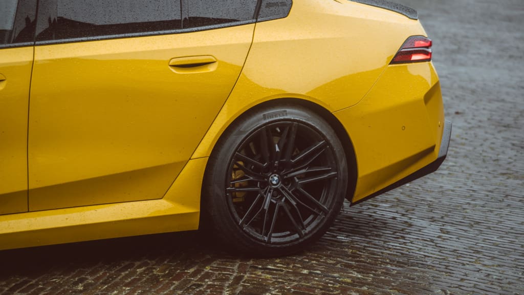 BMW M5, Lekker leven in een <strong>bloedsnelle, gele lifestylemachine</strong>