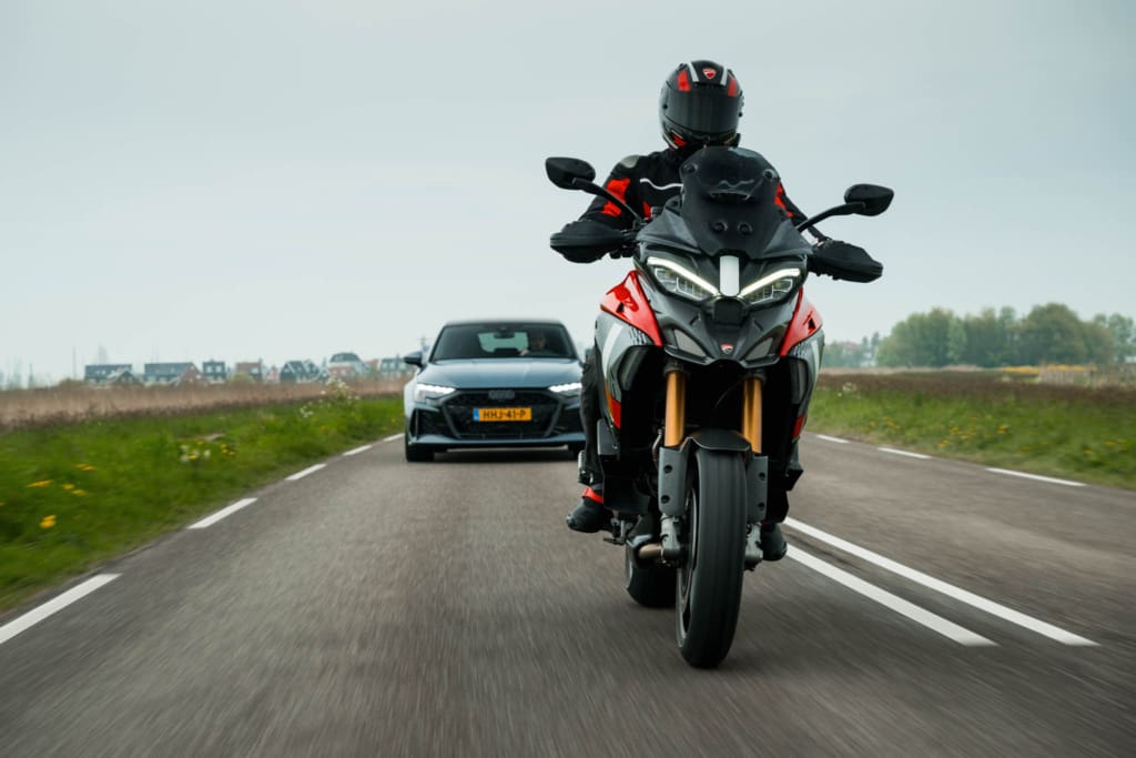, &#8217;s Ochtends op een <strong>Ducati</strong>, &#8217;s middags in een <strong>Audi</strong>