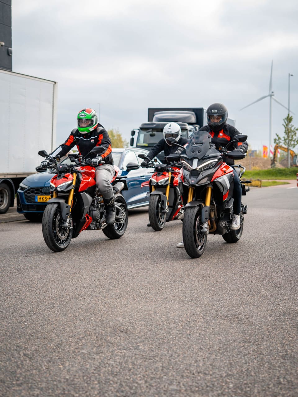 , &#8217;s Ochtends op een <strong>Ducati</strong>, &#8217;s middags in een <strong>Audi</strong>