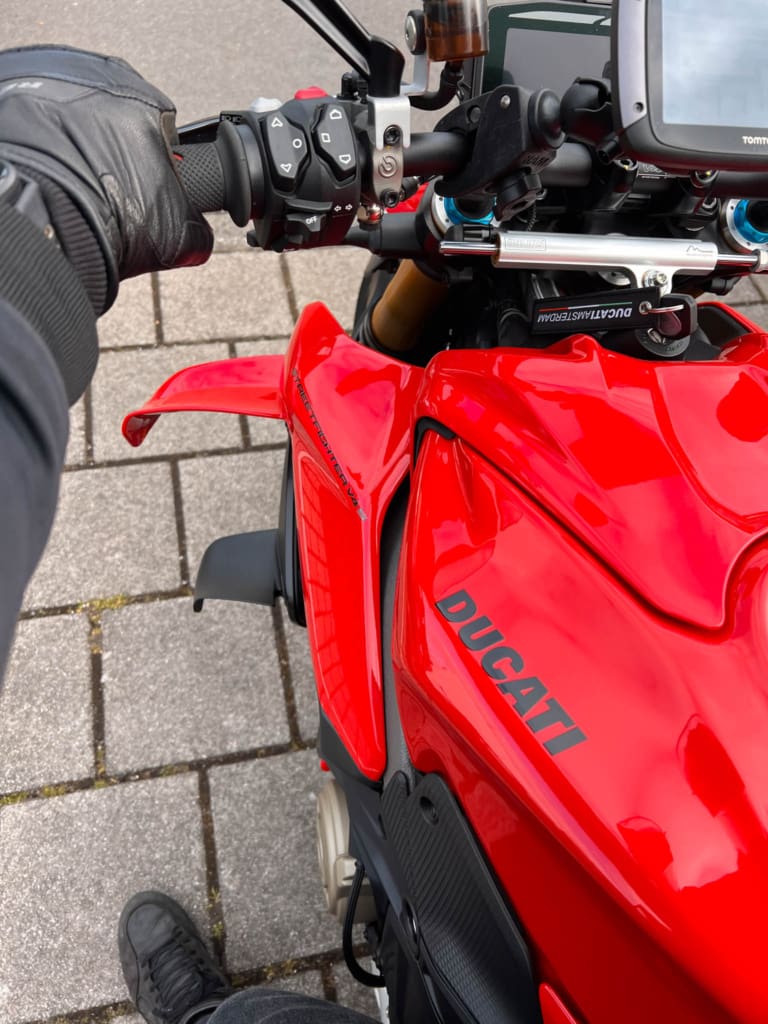 , &#8217;s Ochtends op een <strong>Ducati</strong>, &#8217;s middags in een <strong>Audi</strong>