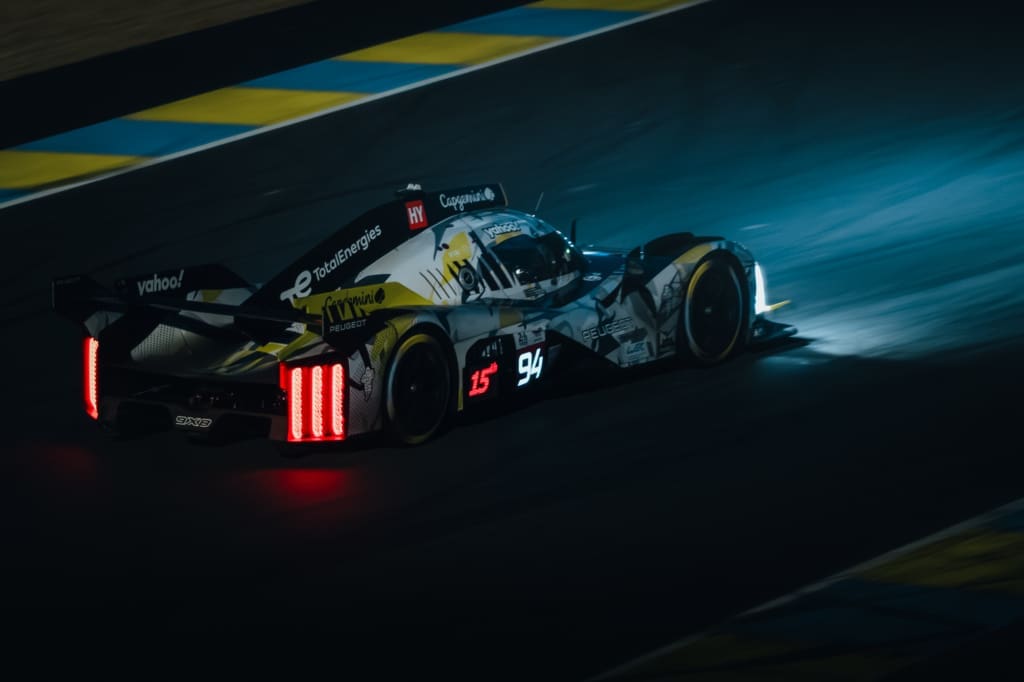 Waarom elke raceliefhebber naar de 24 uur van le mans moet, <strong>De 24 uur van Le Mans</strong> is een rondrijdend universum van rook, rubber en verhalen