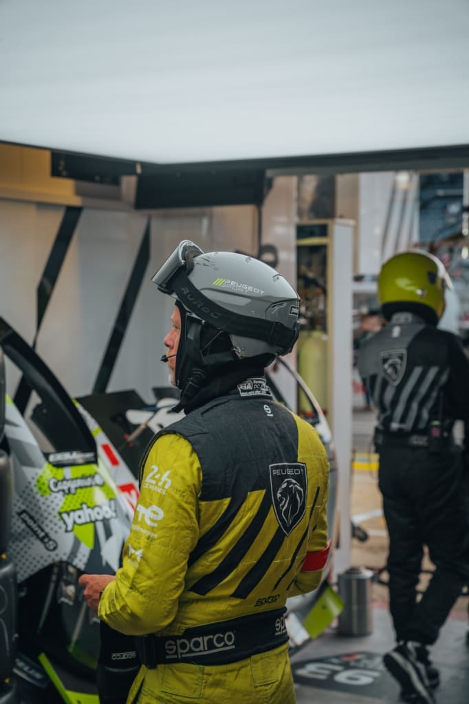 Waarom elke raceliefhebber naar de 24 uur van le mans moet, <strong>De 24 uur van Le Mans</strong> is een rondrijdend universum van rook, rubber en verhalen