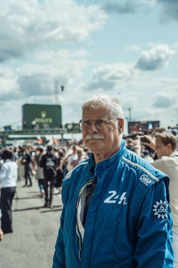 Waarom elke raceliefhebber naar de 24 uur van le mans moet, <strong>De 24 uur van Le Mans</strong> is een rondrijdend universum van rook, rubber en verhalen