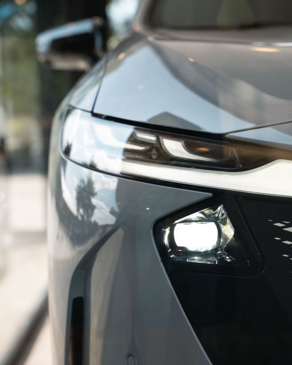 , <strong>De pure schoonheid</strong> van de Mazda6e in een glazen designbox