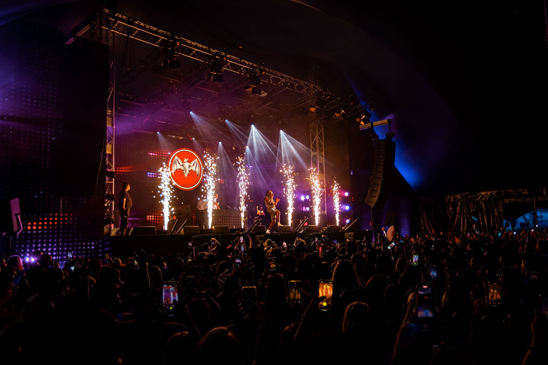 , <strong>Frenna & Kybba</strong> verrassen publiek met ZAAZAA op BACARDI Stage tijdens 7Fest