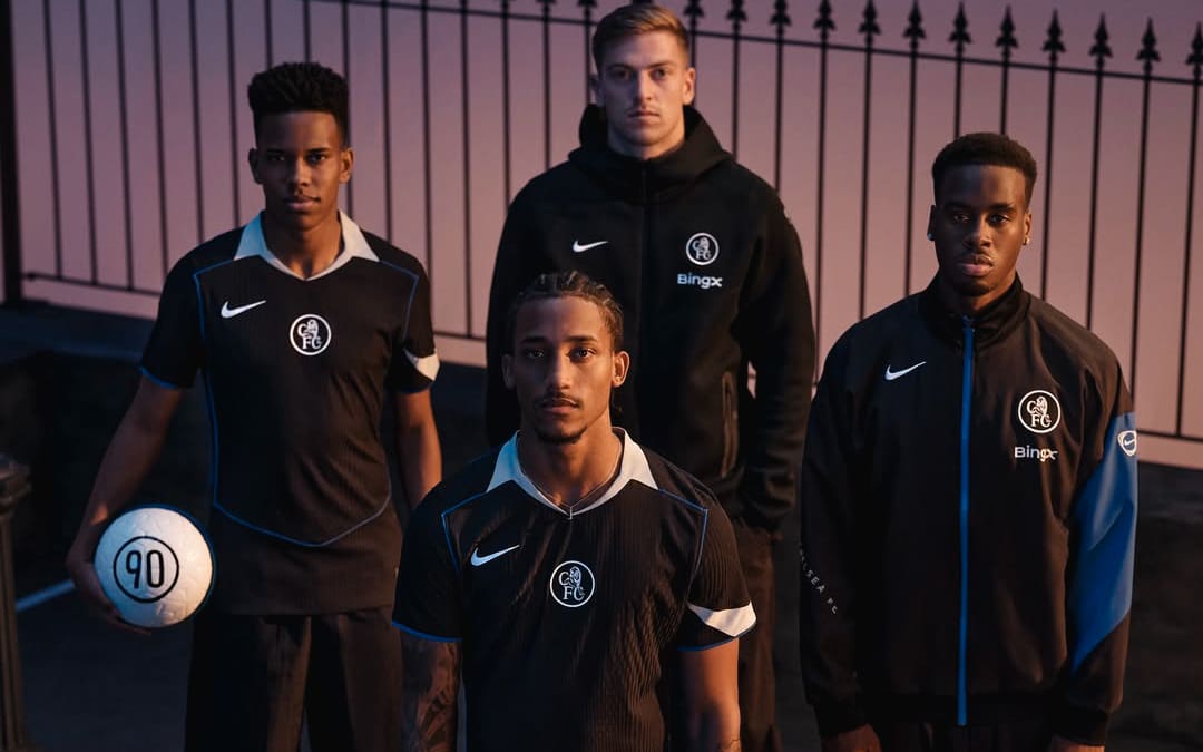 Chelsea presenteert T90-third kit als ode aan 04/05