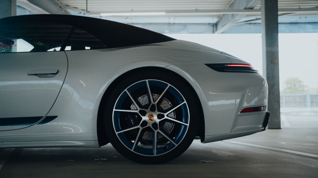 Porsche 911 992.2 Carrera T, <strong> Porsche 992.2 Carrera T</strong>: pure rijbeleving onder de open hemel