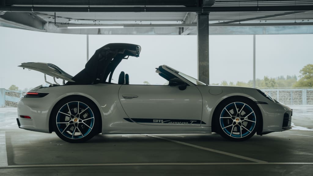 Porsche 911 992.2 Carrera T, <strong> Porsche 992.2 Carrera T</strong>: pure rijbeleving onder de open hemel