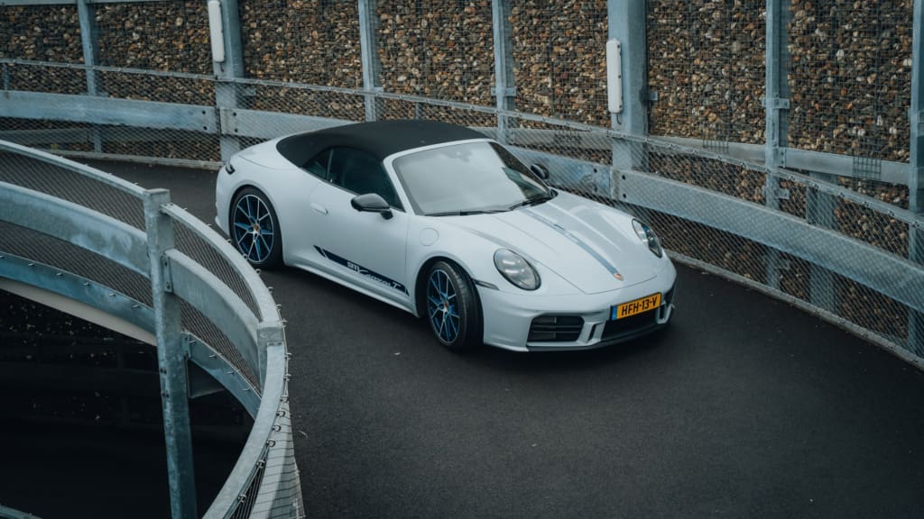 Porsche 911 992.2 Carrera T, <strong> Porsche 992.2 Carrera T</strong>: pure rijbeleving onder de open hemel