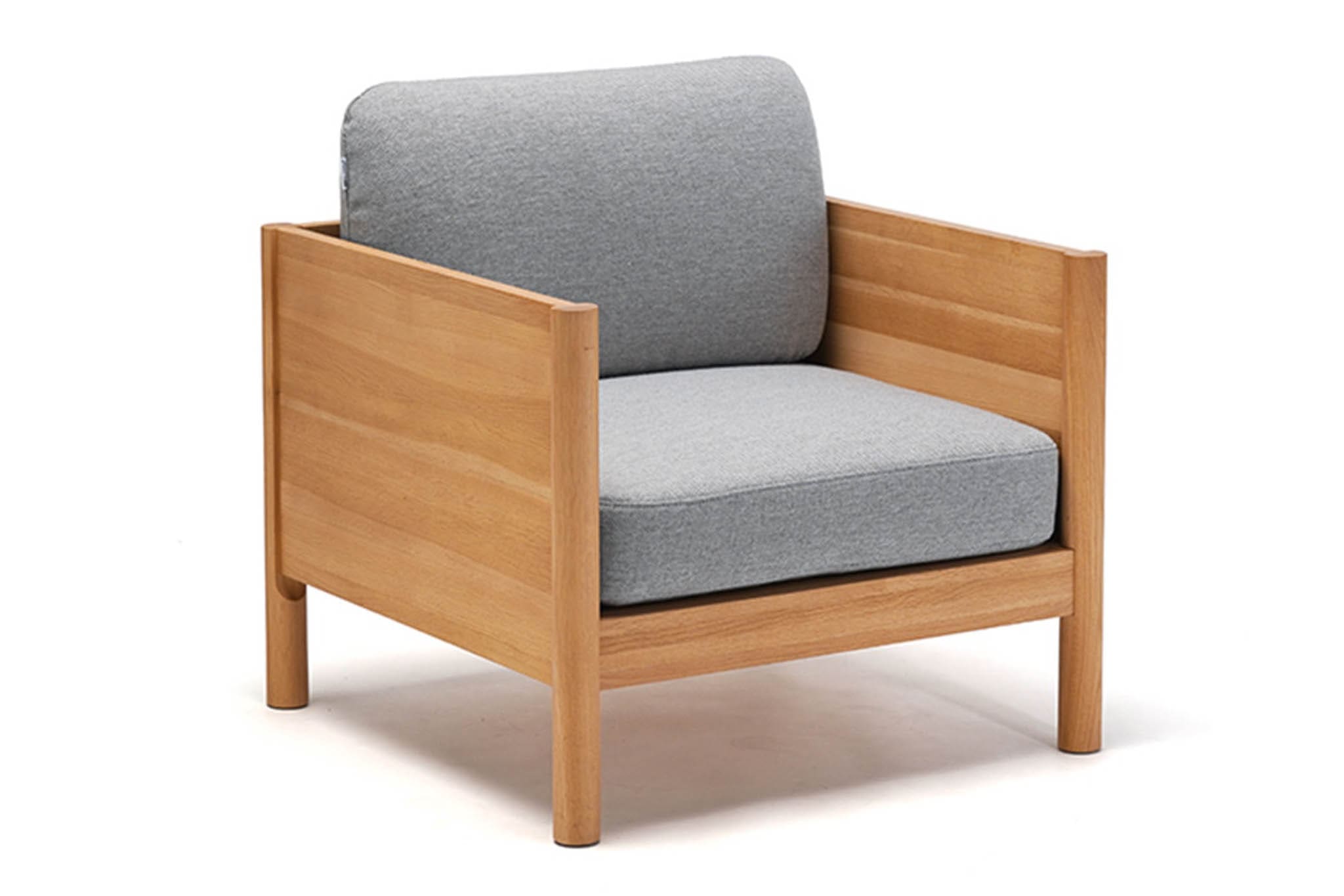 , <strong>ASICS</strong> tovert sneakers om tot meubels