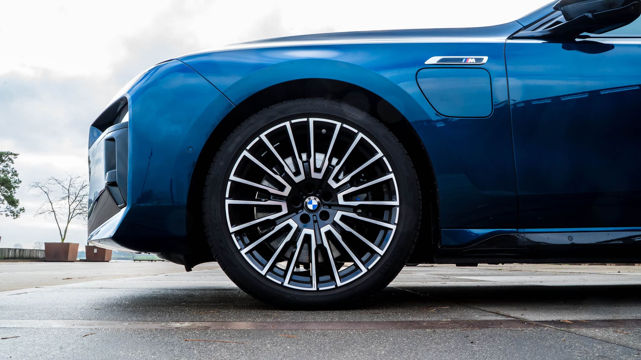 , <strong>Luxepaardjes opgelet:</strong> de BMW M760e xDrive is er voor jou