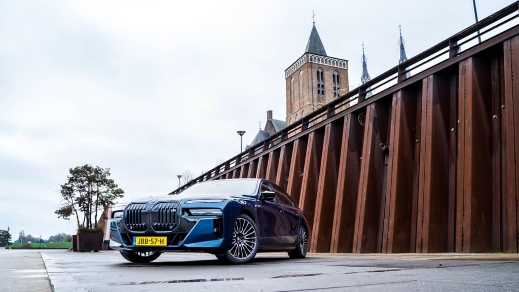 Luxepaardjes opgelet: de BMW M760e xDrive is er voor jou