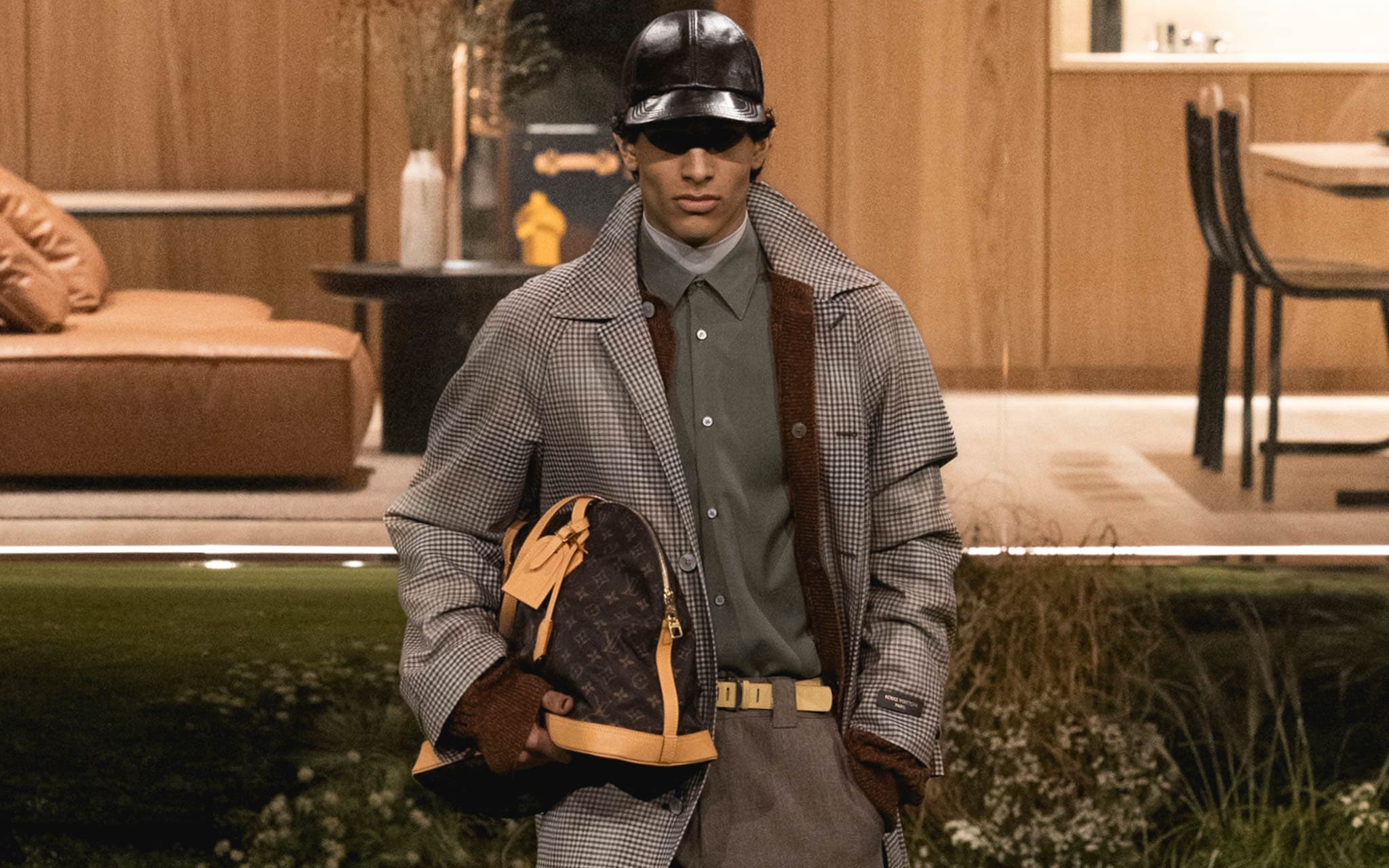 Louis Vuitton FW26-collectie: futuristisch zonder scifi-pakjes Louis Vuitton FW26-collectie: futuristisch zonder scifi-pakjes