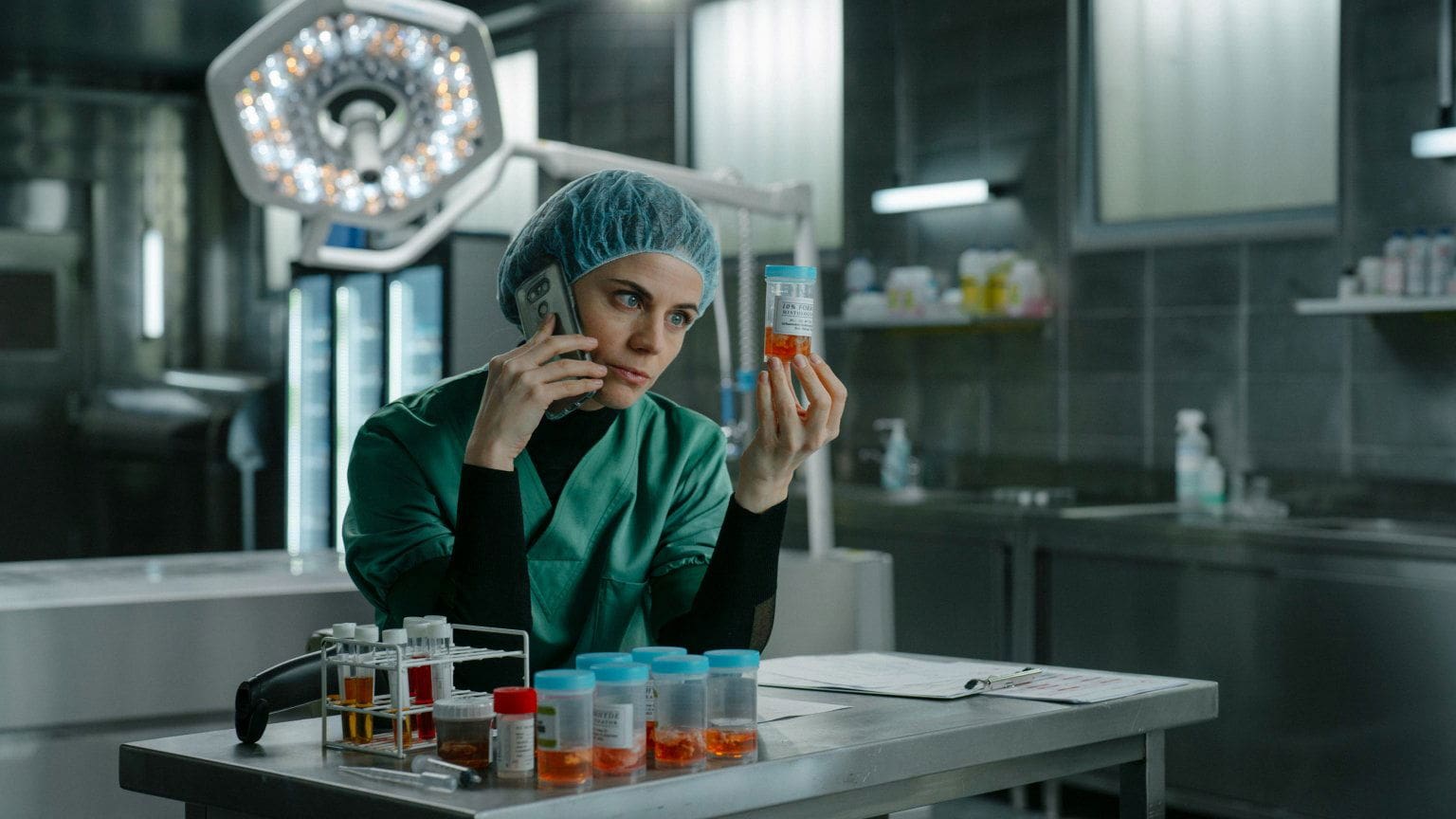 Vergeet Ferry even: Elise Schaap schittert in bizarre Belgische thriller ‘Dood Spoor’