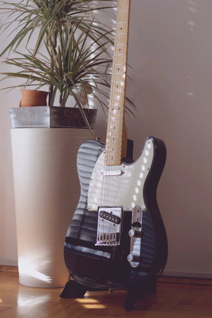 De Fender Telecaster wordt 75: Waarom dit icoon ook in je interieur thuishoort