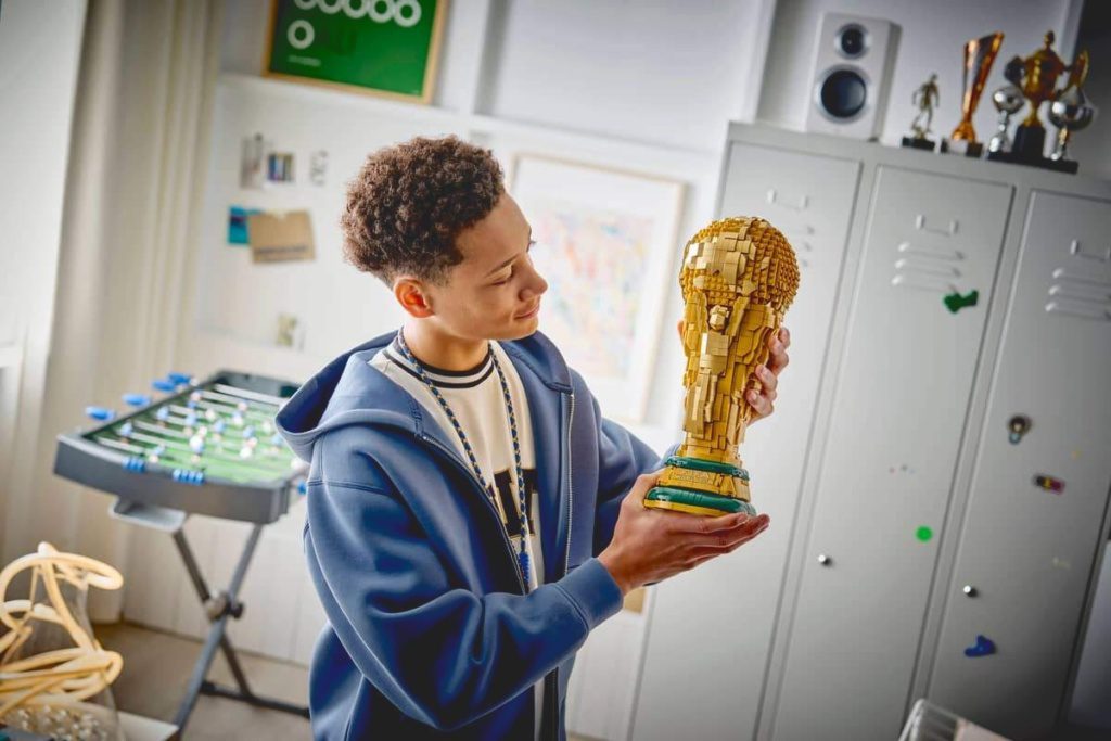 LEGO lanceert iconische WK-trofee met verborgen 2026 verrassing LEGO lanceert iconische WK-trofee met verborgen 2026 verrassing