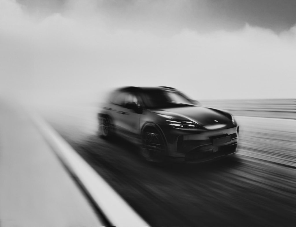 Bastiaan Woudt maakt kunst van de nieuwe Porsche Cayenne Electric