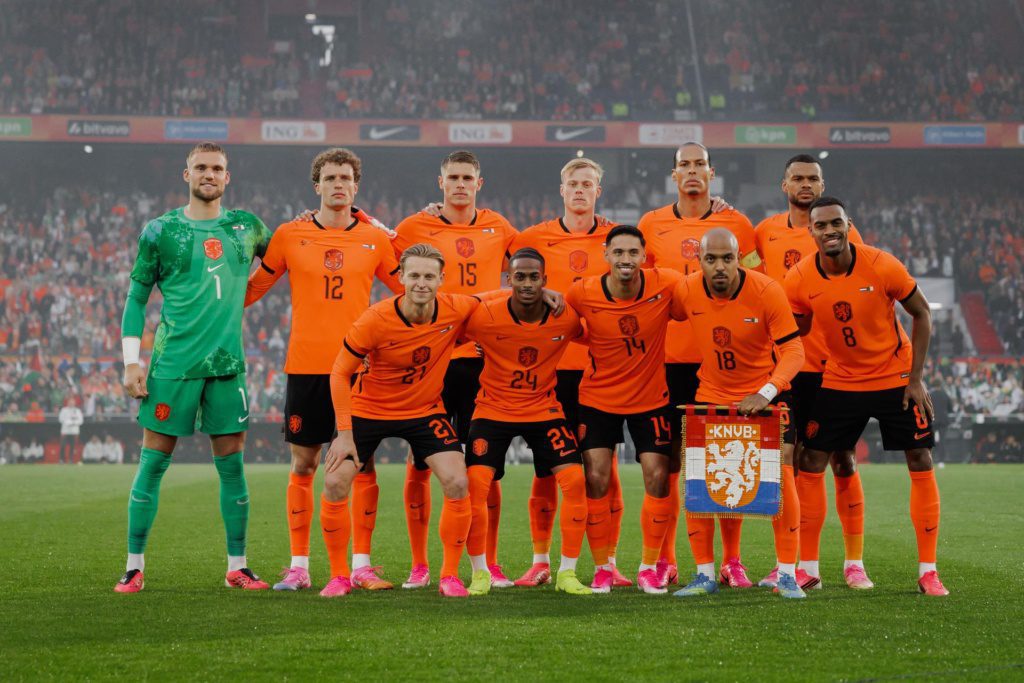 Primeur: Het allereerste KNVB-vaantje van LEGO is een feit