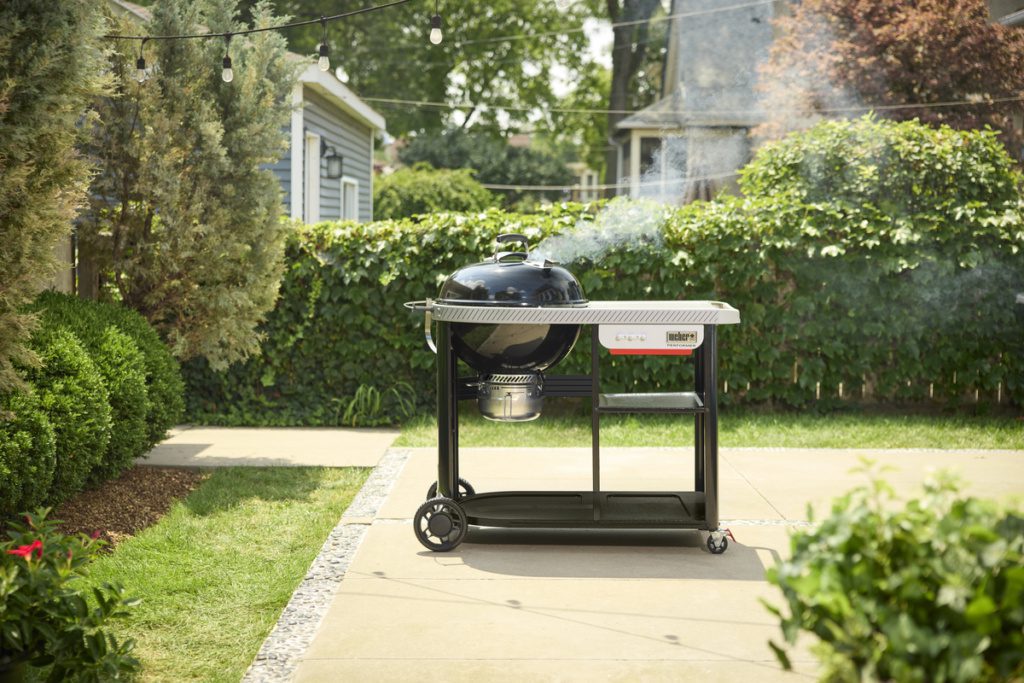 Met de Weber Performer Premium kom jij deze zomer niets tekort Met de Weber Performer Premium kom jij deze zomer niets tekort