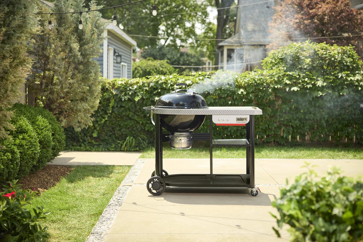 Met de Weber Performer Premium kom jij deze zomer niets tekort