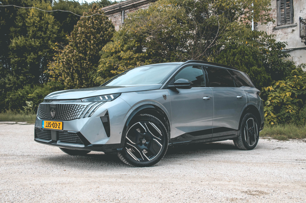 Eindelijk lange EV afstanden rijden met de Peugeot E-5008 GT Long Range