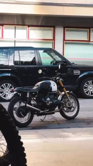 Dat weekendgevoel van een BMW R80. 😰

🎥: @meisterengineering 

#weekend #caferacerculture #custombike #bmwr80