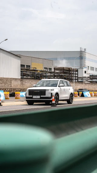 @omodajaecoonederland nam ons mee naar #shanghai en #wuhu, want de eerste modellen zijn binnenkort op de Nederlandse wegen te aanschouwen. 🐦‍🔥 De OMODA5 EV en JAECOO J7 komen er namelijk aan.

En moederbedrijf @cheryauto heeft laten zien wat ze daar allemaal kunnen… 🥵 Van volledige socialmediacontent-teams op de Shanghai Autoshow tot autonoom rijden en merken waar door de wol geverfde autokenners nog nooit van hebben gehoord. Ja, rammen kunnen ze daar wel. 🇨🇳

Check binnenkort ons hele reportage op MANIFY én deel #2 van de trip. 👀

#chery #omodajaecoo #shanghaiautoshow