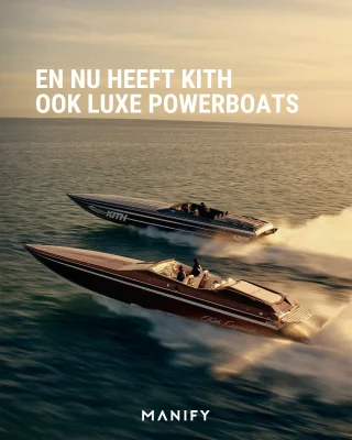 @kith goes offshore. 🌊 Samen met @cigaretteracingteam ontwikkelde het merkt een trio high-performance luxe #powerboats: de 515, 42’ X en 42’ Auroris. Alle drie met de hand gebouwd volgens Kiths designvisie en Cigarette’s ongeëvenaarde performance-DNA. 🚤

De 515 knalt met 3.100 pk richting 200 km/u, de 42’ X trotseert ruig water met klasse en de 42’ Auroris mixt performance met een custom groen design. 🧑‍🎨

Hebben? Vanaf 16 mei zijn ze made-to-order verkrijgbaar bij Cigarette. 💰

📸: @kith // @cigaretteracingteam 

#kith #cigaretteracingteam #boats #boat