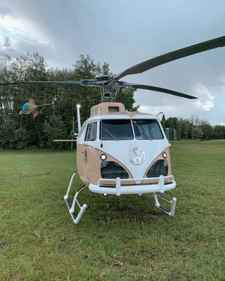 Mogen wij een 👏 voor @chuckteschke? Hij bouwde met onderdelen van een Airbus H125 een klassieke VW T1 om tot ‘frankencopter’. Wát een held. 🚁

En nope… Het beestje kan niet vliegen. 

📸: @chuckteschke 

#design #helicopter #vwt1 #art